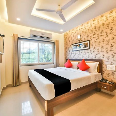 Golden Feather Hotel Udaipur Buitenkant foto
