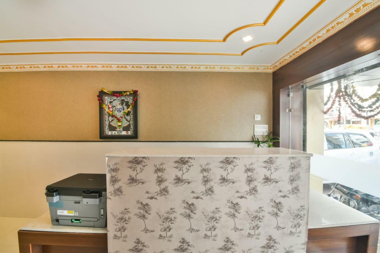 Golden Feather Hotel Udaipur Buitenkant foto