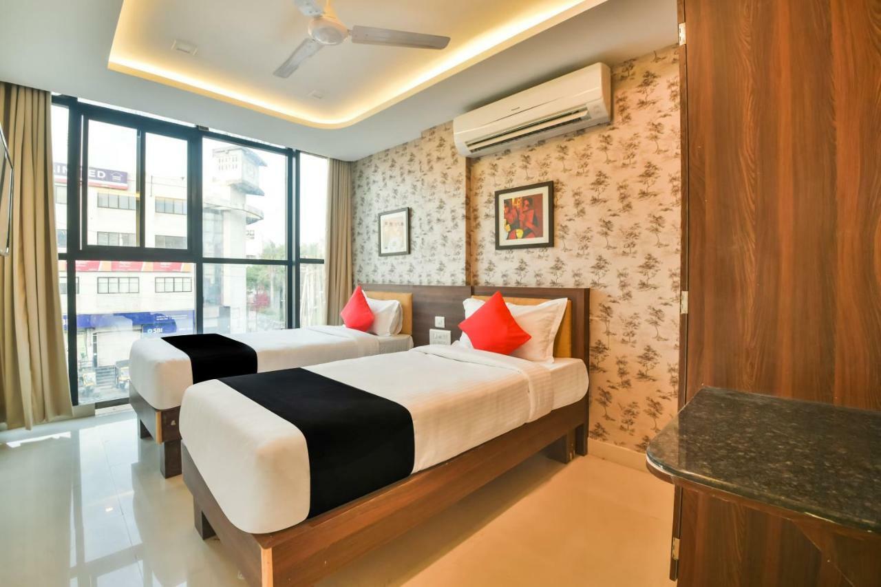 Golden Feather Hotel Udaipur Buitenkant foto