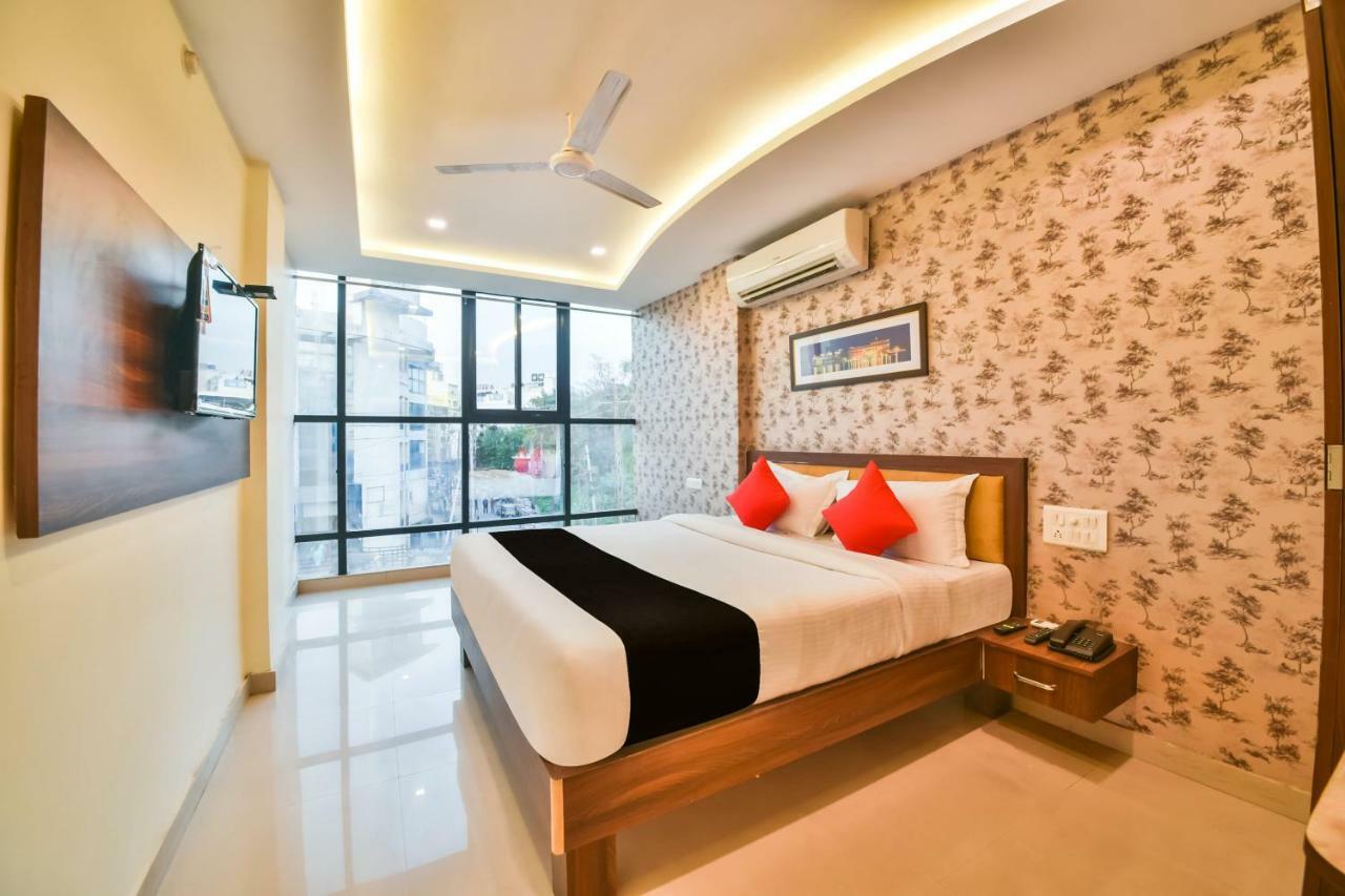 Golden Feather Hotel Udaipur Buitenkant foto
