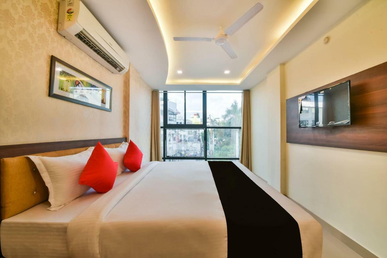 Golden Feather Hotel Udaipur Buitenkant foto