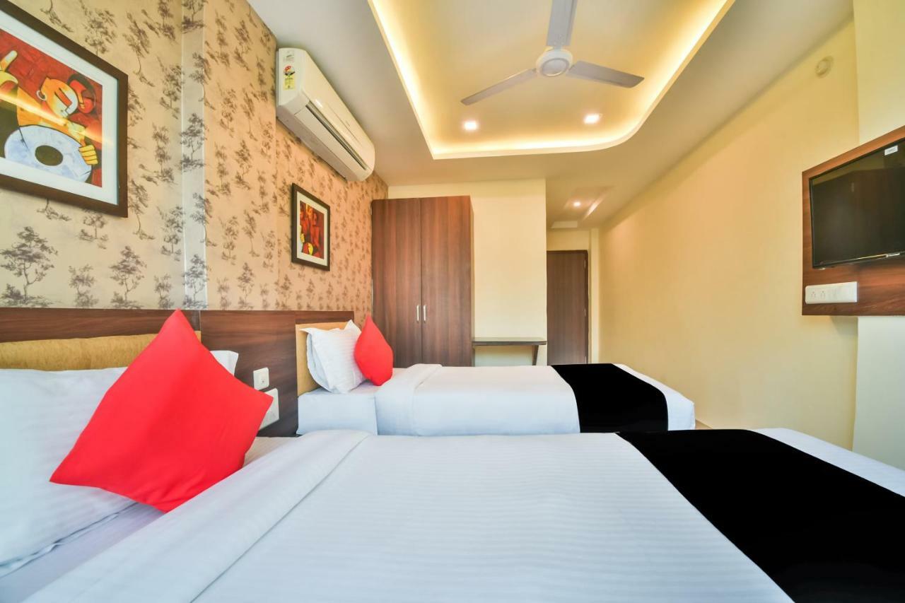 Golden Feather Hotel Udaipur Buitenkant foto