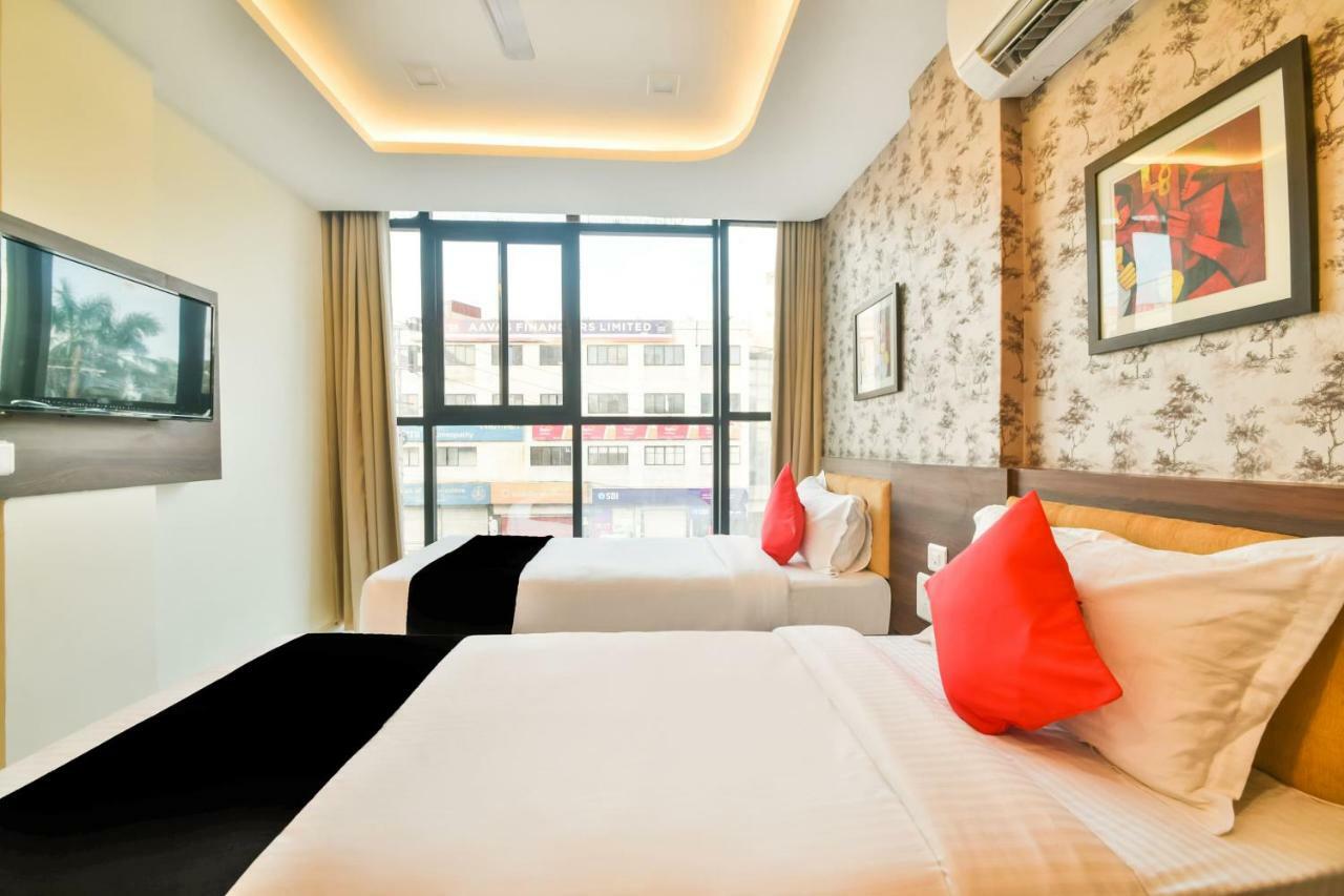 Golden Feather Hotel Udaipur Buitenkant foto