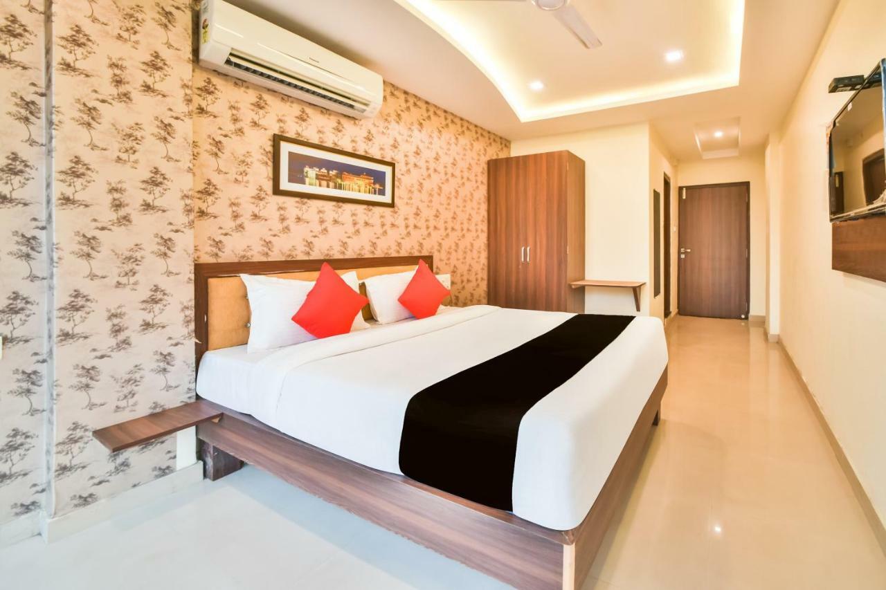 Golden Feather Hotel Udaipur Buitenkant foto